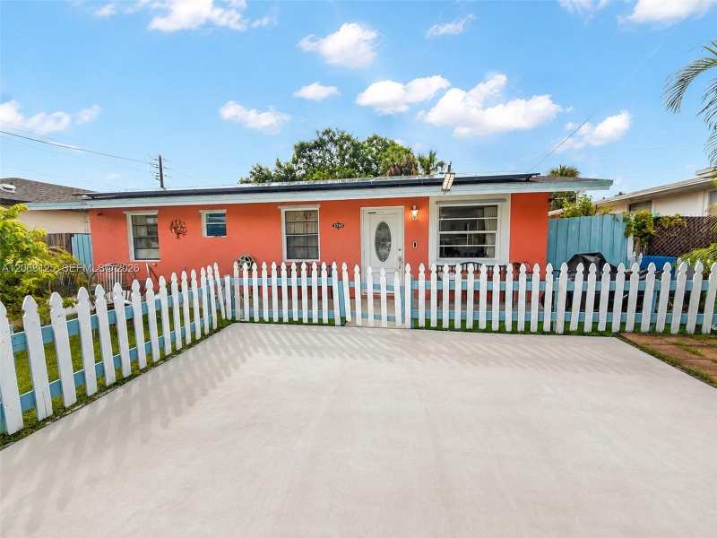 2745 NW 7th Ct, Fort Lauderdale FL 33311