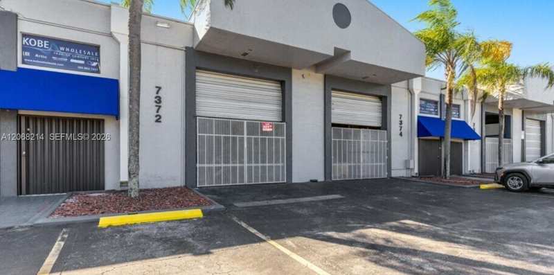 7370 NW 56th St # 7370, Miami FL 33166