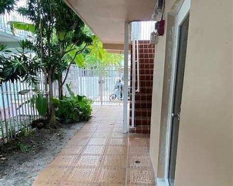 549 Meridian Ave # 10, Miami Beach FL 33139