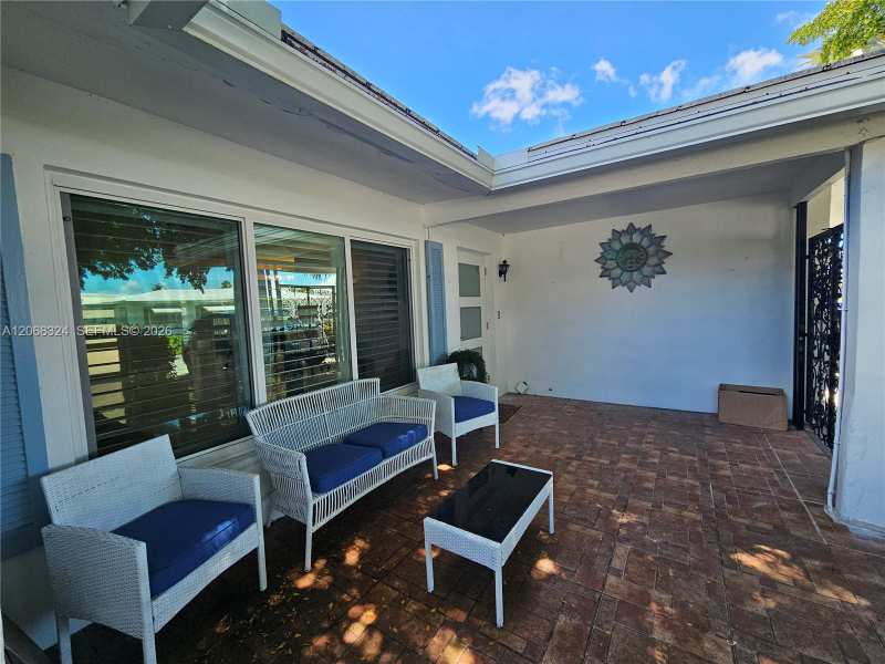 2661 NW 4th Ave, Pompano Beach FL 33064