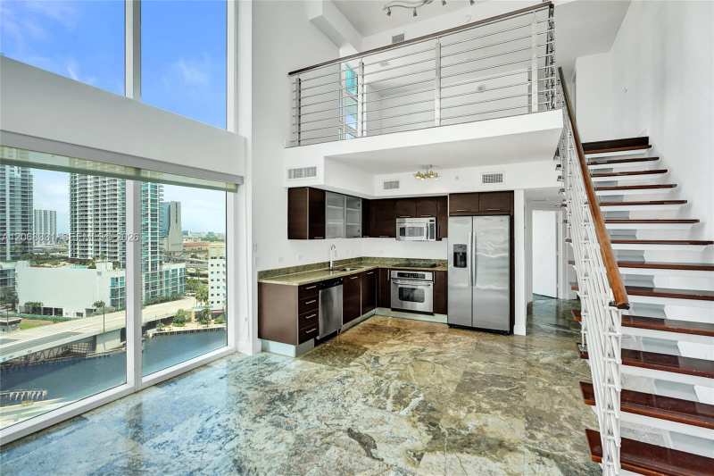 41 SE 5th St # 1016, Miami FL 33131