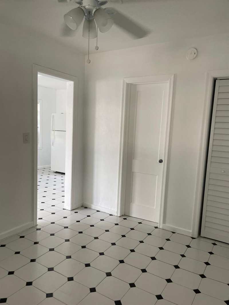 715 8th Avenue N, FL 33460
