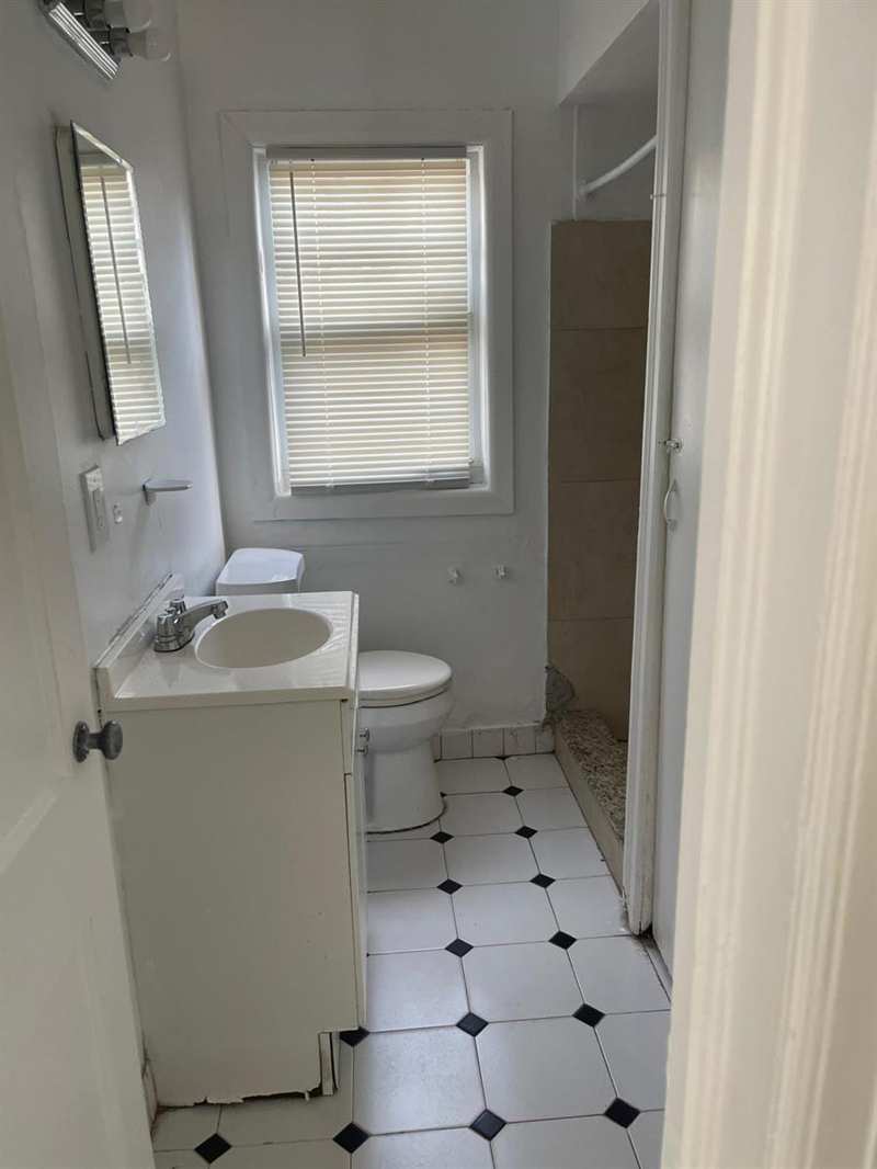 715 8th Avenue N, FL 33460