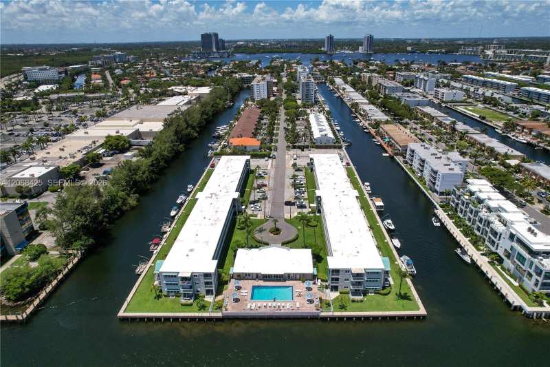 3922 NE 166th St # S303, North Miami Beach FL 33160