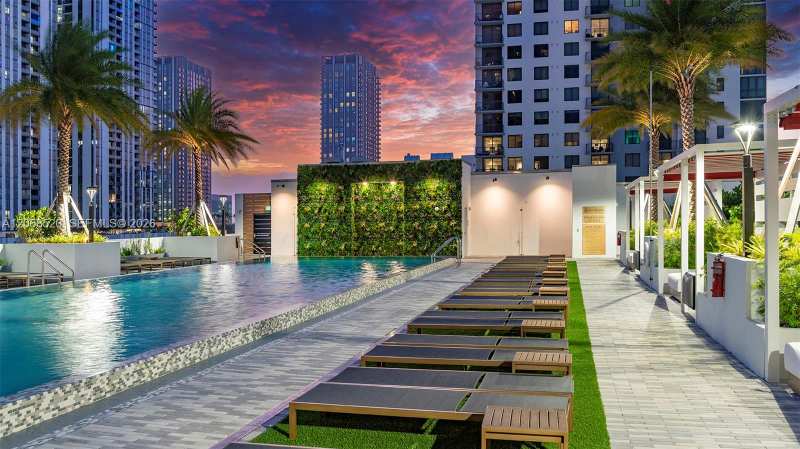 650 NE 2nd Ave # 2811, Miami FL 33132