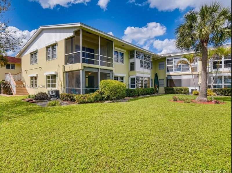 960 Crystal Lake Dr # 114, Deerfield Beach FL 33064