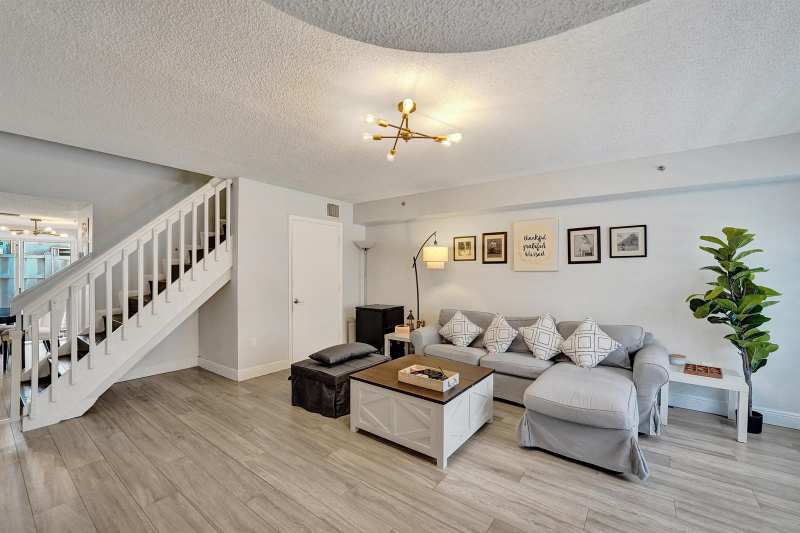 173 Riviera Circle, Weston FL 33326
