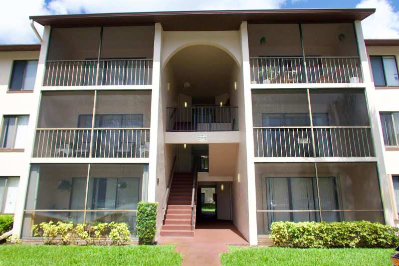 208 FOXTAIL Drive # D2, FL 33415