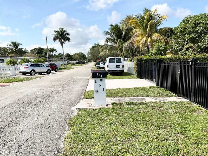 161 NW 145th St, Miami FL 33168