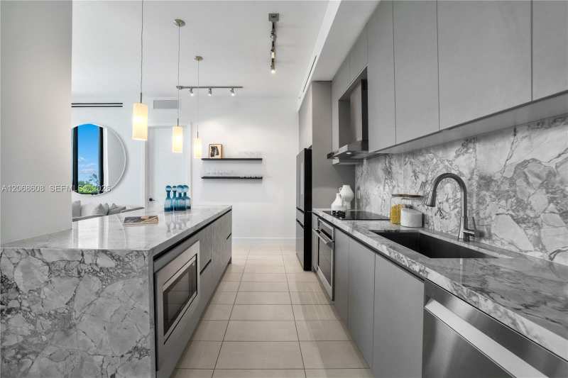 1030 15th St, Miami Beach FL 33139