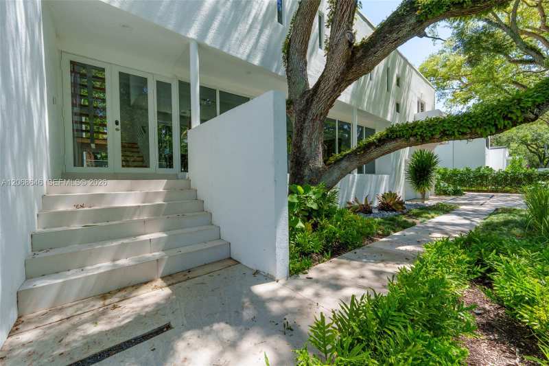 7277 SW 165th St, Palmetto Bay FL 33157