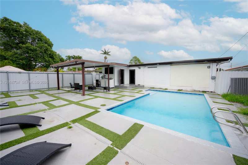 2920 SW 69th Ave, Miami FL 33155