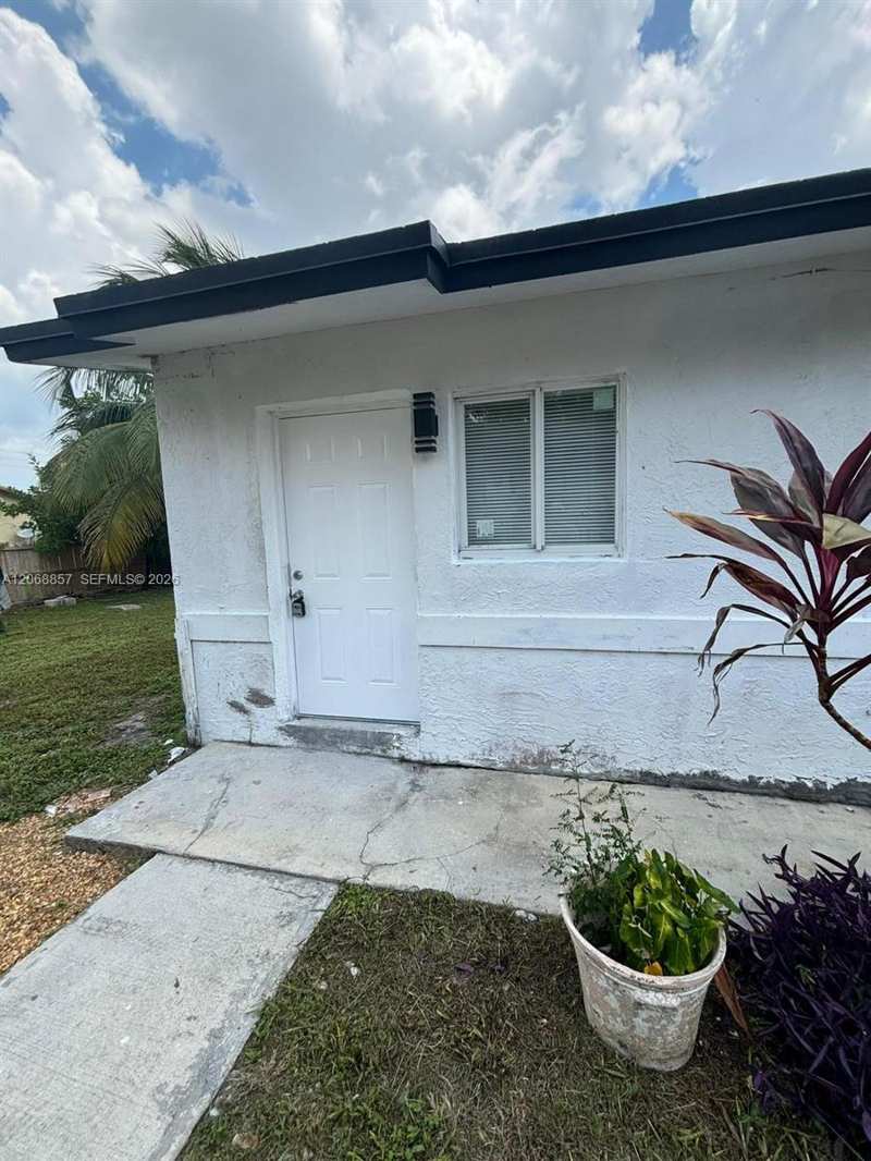 4145 SW 19th St # 1, West Park FL 33023