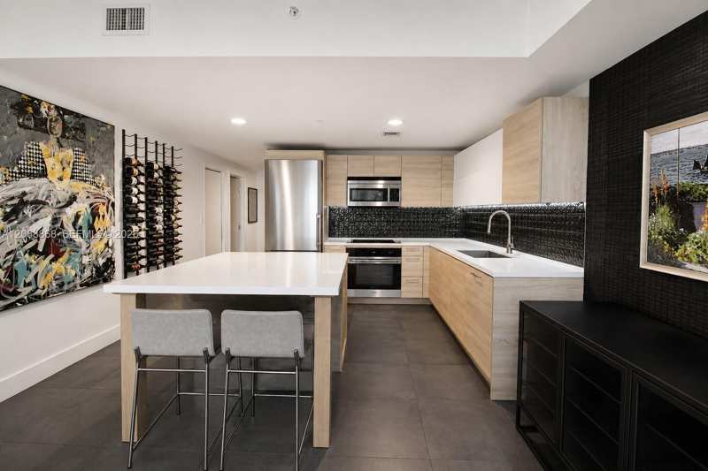 16385 Biscayne Blvd # 1920, North Miami Beach FL 33160