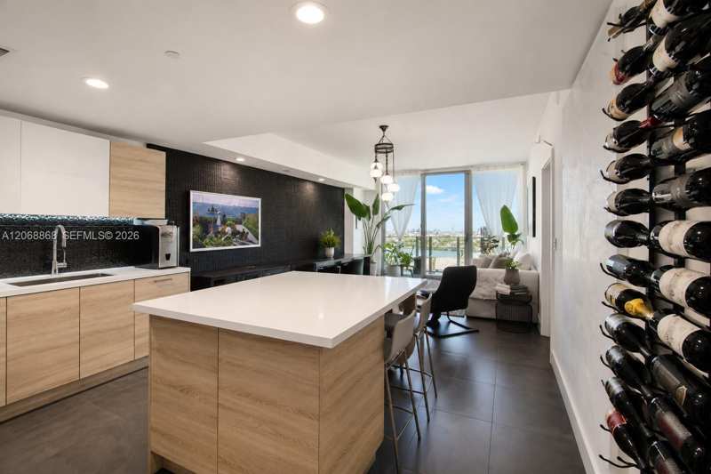 16385 Biscayne Blvd # 1920, North Miami Beach FL 33160