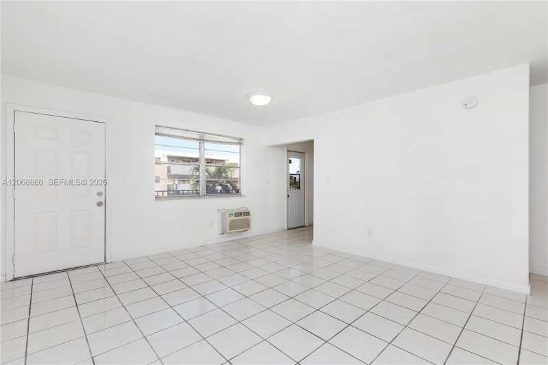 345 W 68th St # 202, Hialeah FL 33014