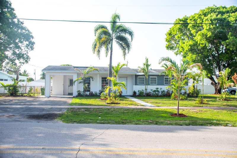 341 HENTHORNE Drive, Palm Springs FL 33461