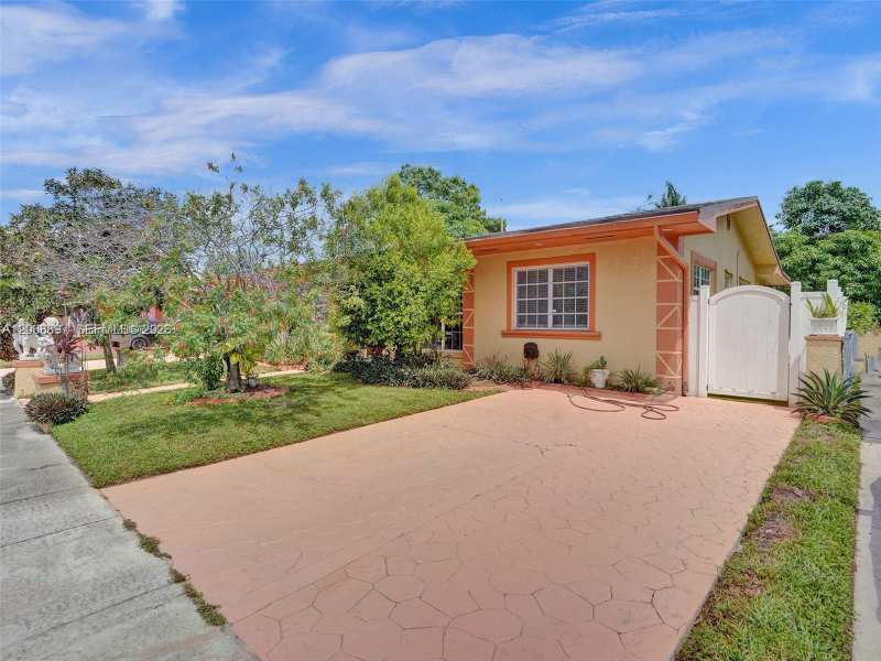 1161 NE 202nd St, Miami FL 33179