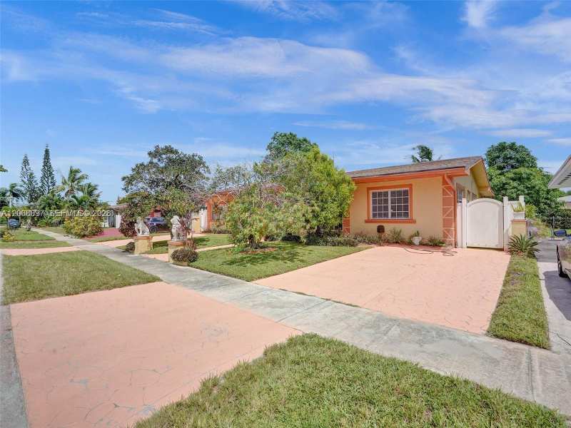 1161 NE 202nd St, Miami FL 33179