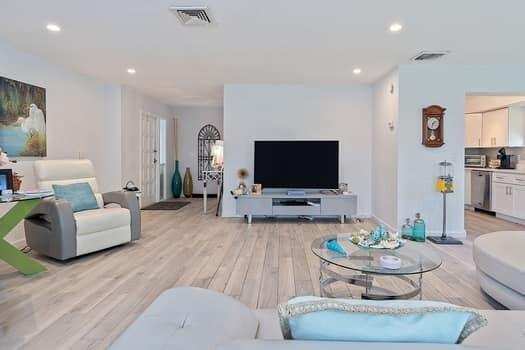415 Pine Tree Court # 16, Atlantis FL 33462