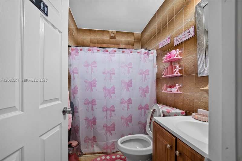 7151 SW 42nd St, Miami FL 33155
