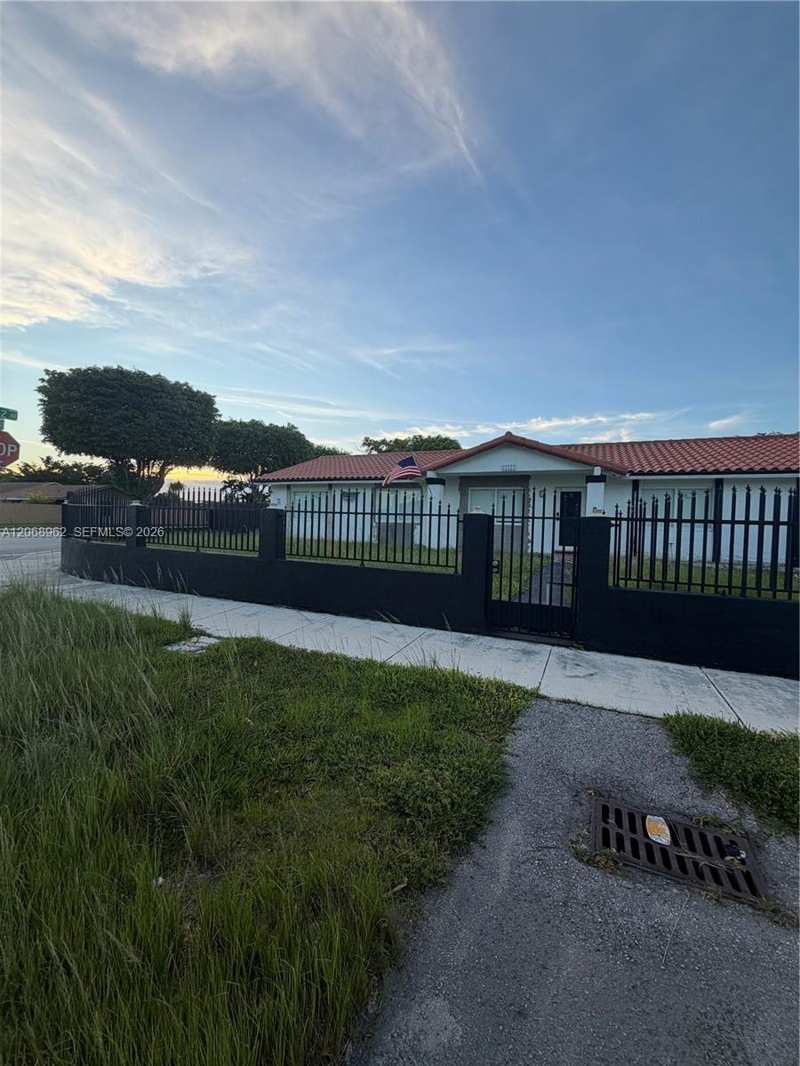 15171 SW 70th St, Miami FL 33193