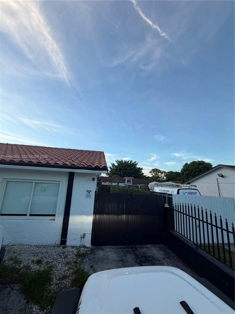 15171 SW 70th St, Miami FL 33193
