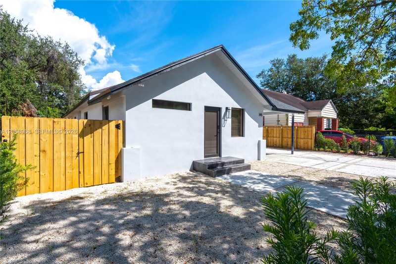345 NW 53rd St # A, Miami FL 33127