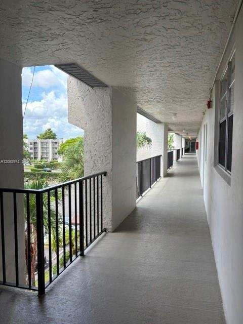 9440 Poinciana Pl # 404, Davie FL 33324