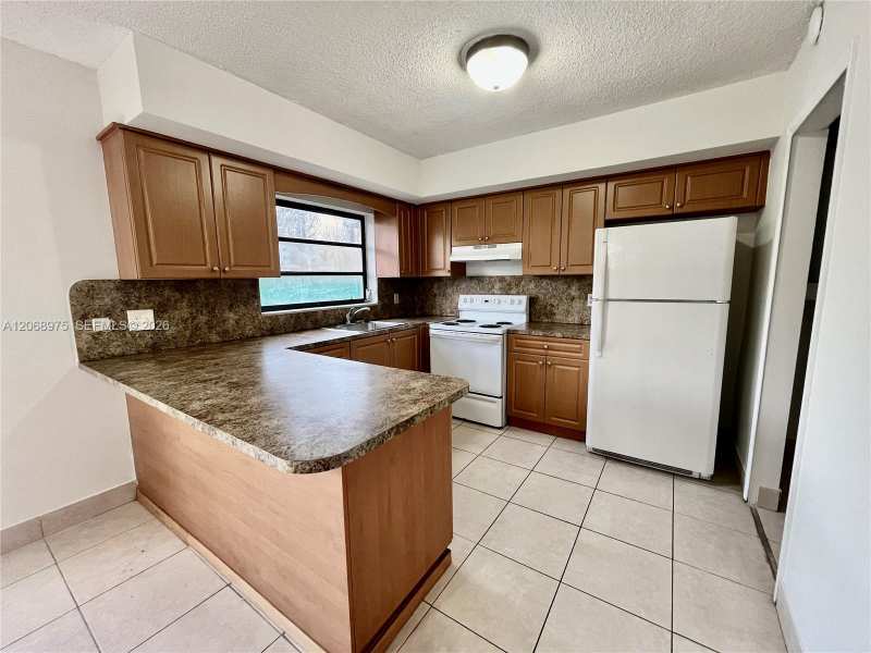 1095 W 37th St, Hialeah FL 33012