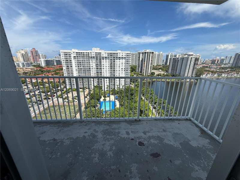 2801 NE 183rd St # 1914W, Aventura FL 33160