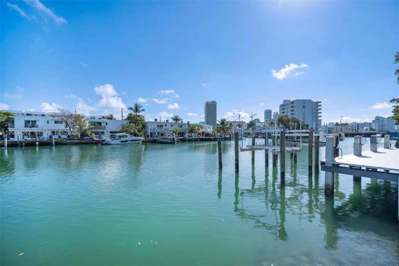7207 Bay Dr # 11, Miami Beach FL 33141
