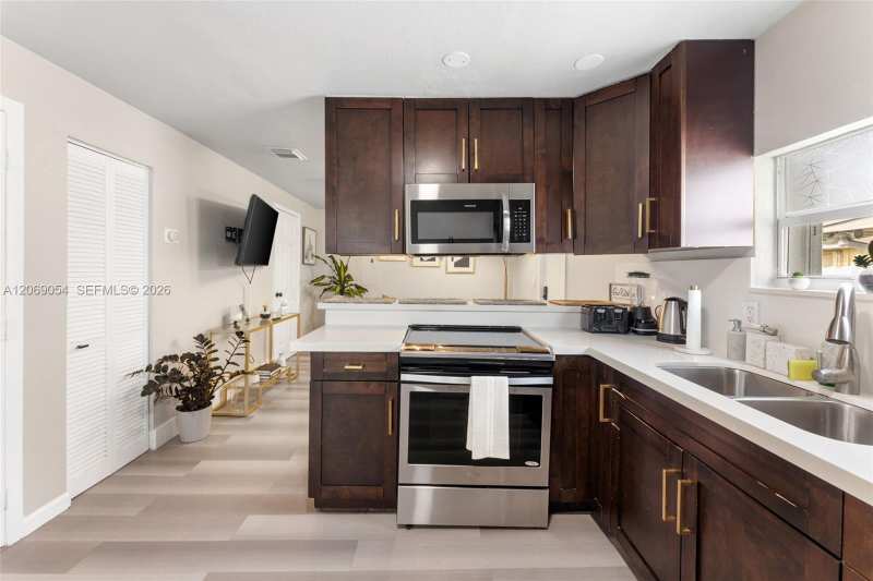 2275 NW 33rd St # 2, Miami FL 33142