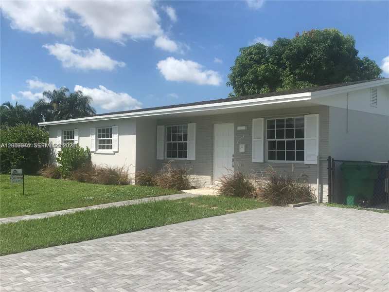 17940 NW 85th Ave, Hialeah FL 33015