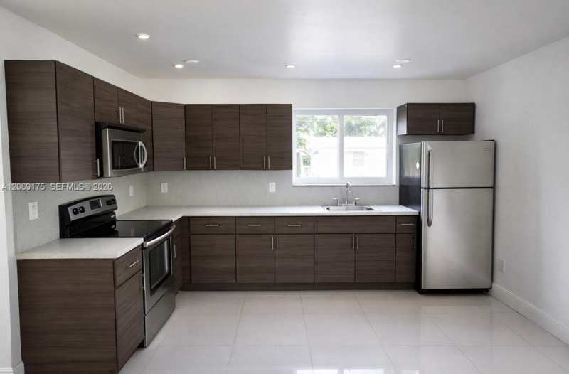 552 NE 61st St # 6, Miami FL 33137