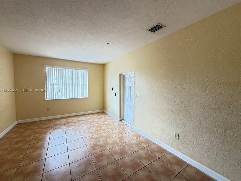 7250 NW 177th St # 16, Hialeah FL 33015
