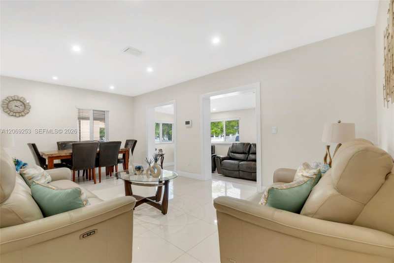 142 W 35th St, Hialeah FL 33012