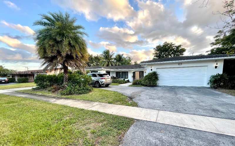 4910 Jefferson St, Hollywood FL 33021