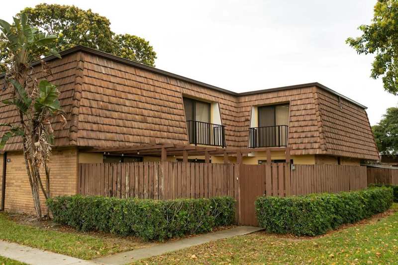 2815 28TH Lane, FL 33463