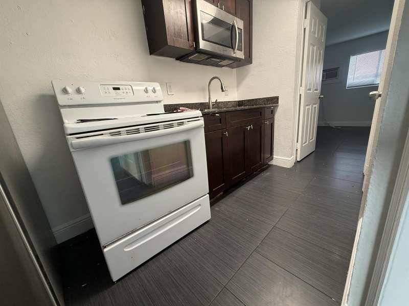 37 SW 14th Street # 9, Dania Beach FL 33004