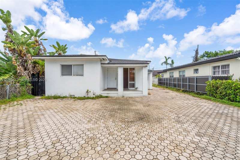 540 Beacom Blvd, Miami FL 33135