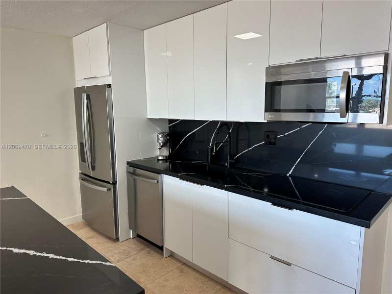 6039 Collins Ave # 310, Miami Beach FL 33140