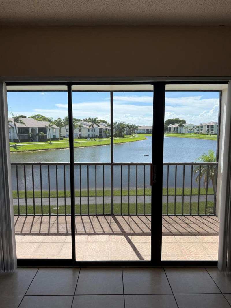 1110 GREEN PINE Boulevard # C2, West Palm Beach FL 33409