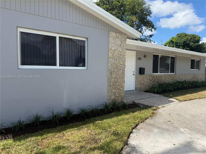 170 NE 174th St, Miami FL 33162