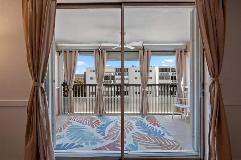 620 NE 12th Avenue # 602, Hallandale Beach FL 33009