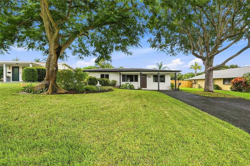 450 SW 1st St, Boca Raton FL 33432