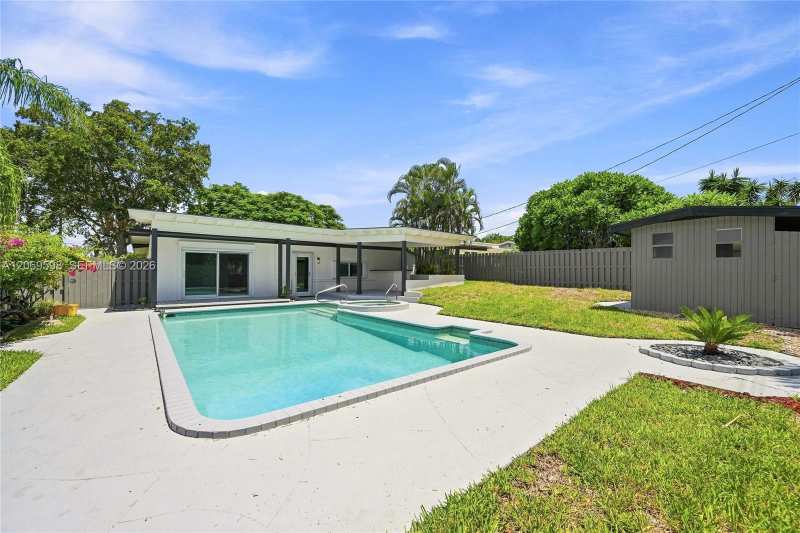 450 SW 1st St, Boca Raton FL 33432