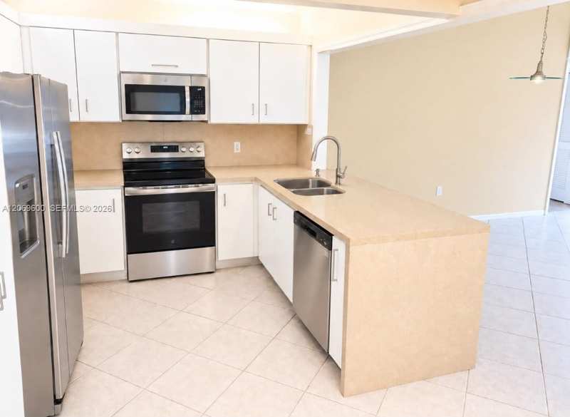 464 NE 210th Cir Ter # 10A, Miami FL 33179