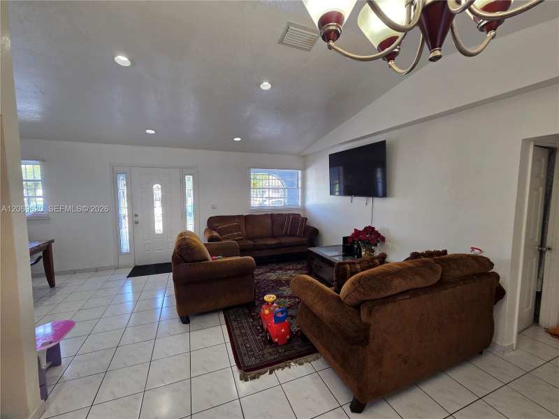 7825 W 4th Ln, Hialeah FL 33014