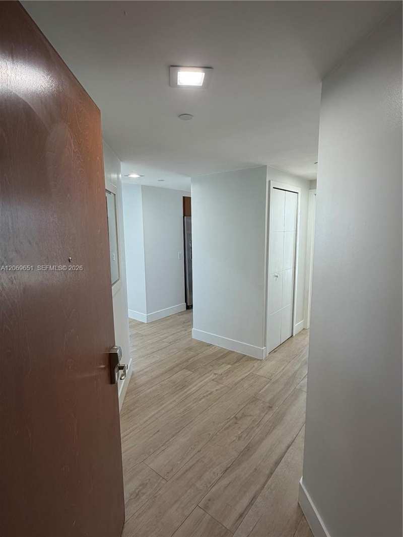6365 Collins Ave # 1407, Miami Beach FL 33141